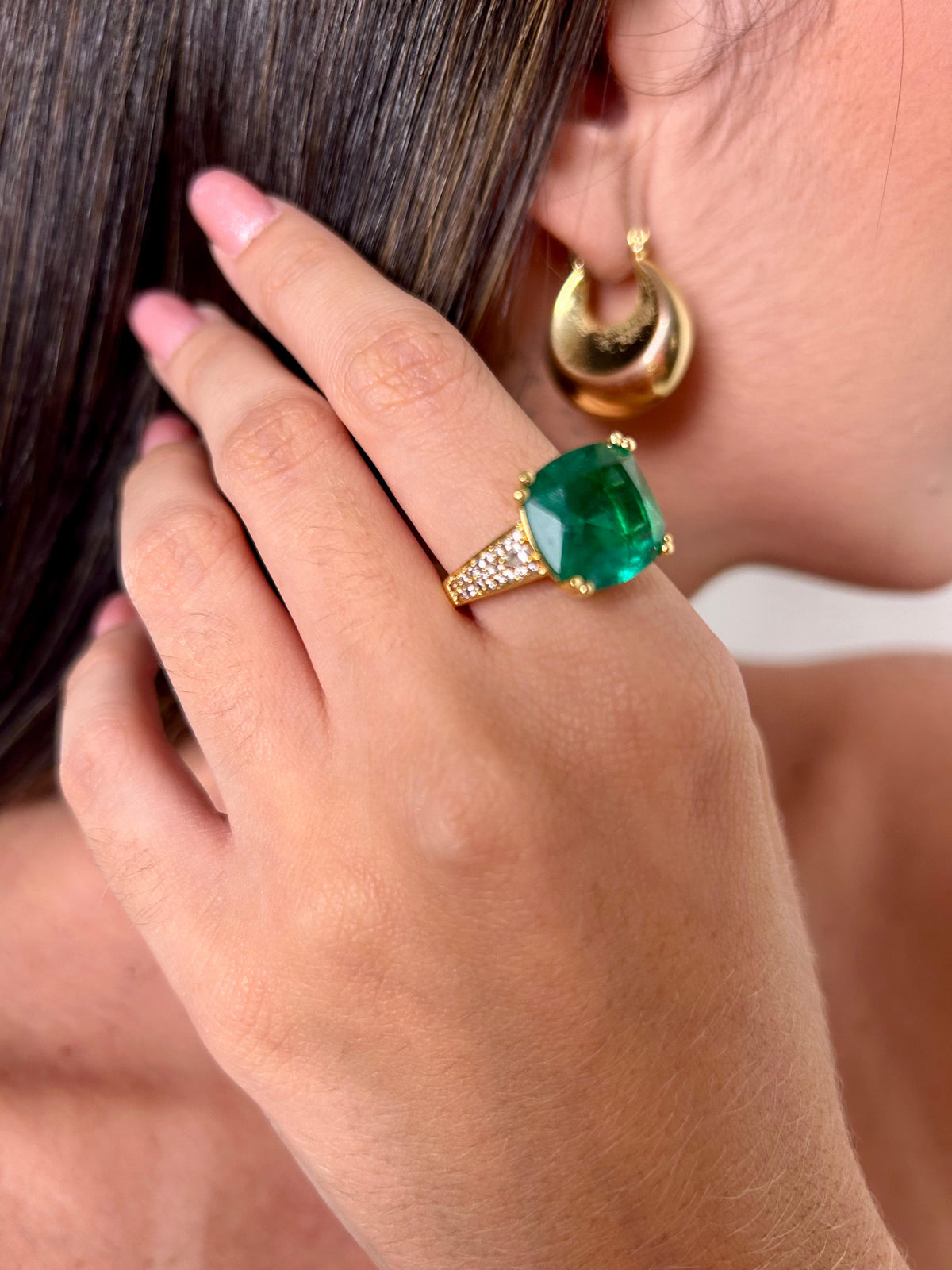 Anel Pedra Verde Cravejado Banhado a Ouro 18K
