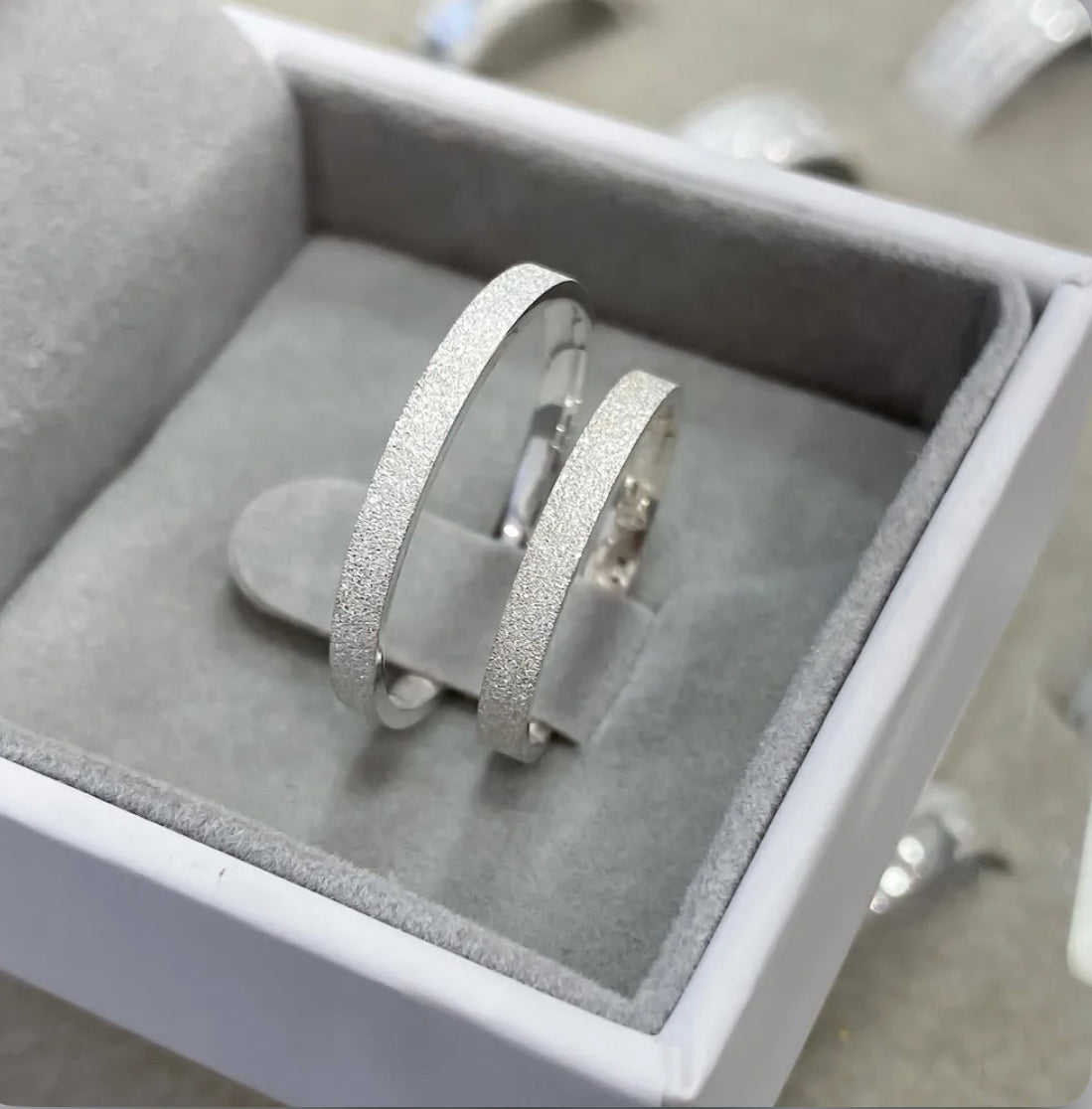 Alianças De Namoro Reta Diamantada 2 MM Prata 925