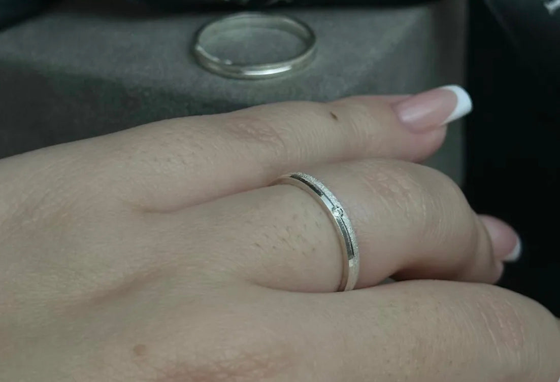 Alianças De Namoro Com Friso Detalhe Diamantado 2 MM Prata 925