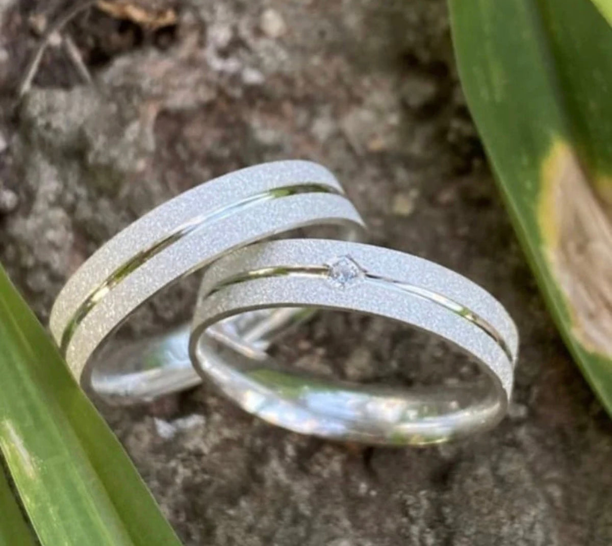 Alianças De Namoro Diamantada Com Friso 4 MM Prata 925