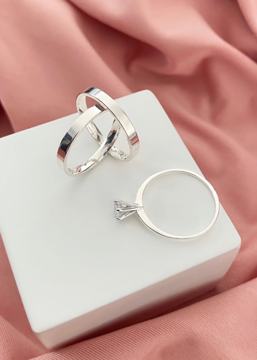 Par de Alianças Reta 2 MM + Anel Solitário Prata 925