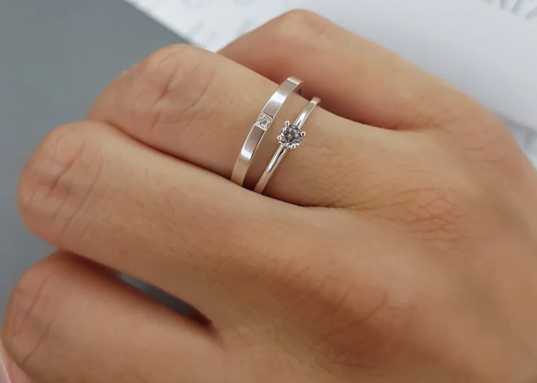 Par de Alianças Reta 2 MM + Anel Solitário Prata 925