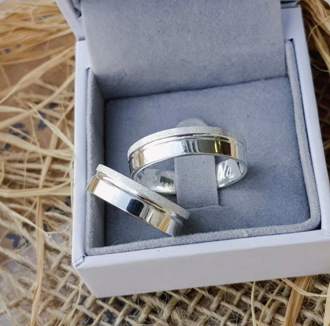 Alianças De Namoro Polida Com Detalhe Diamantado 5 MM Prata 925