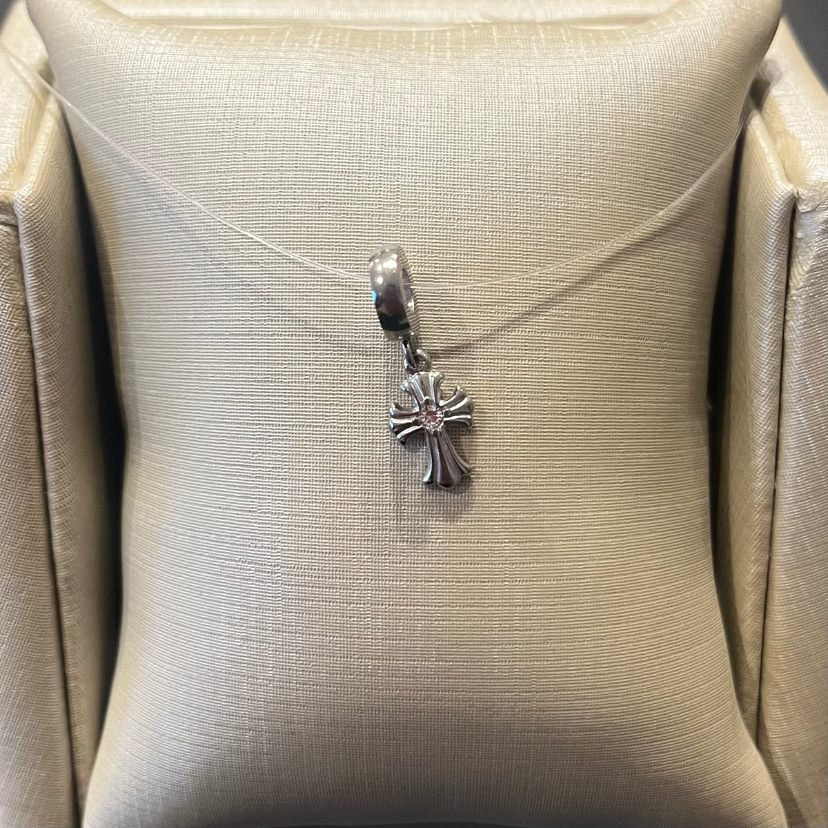 Berloque Cruz Vitória Cravejado