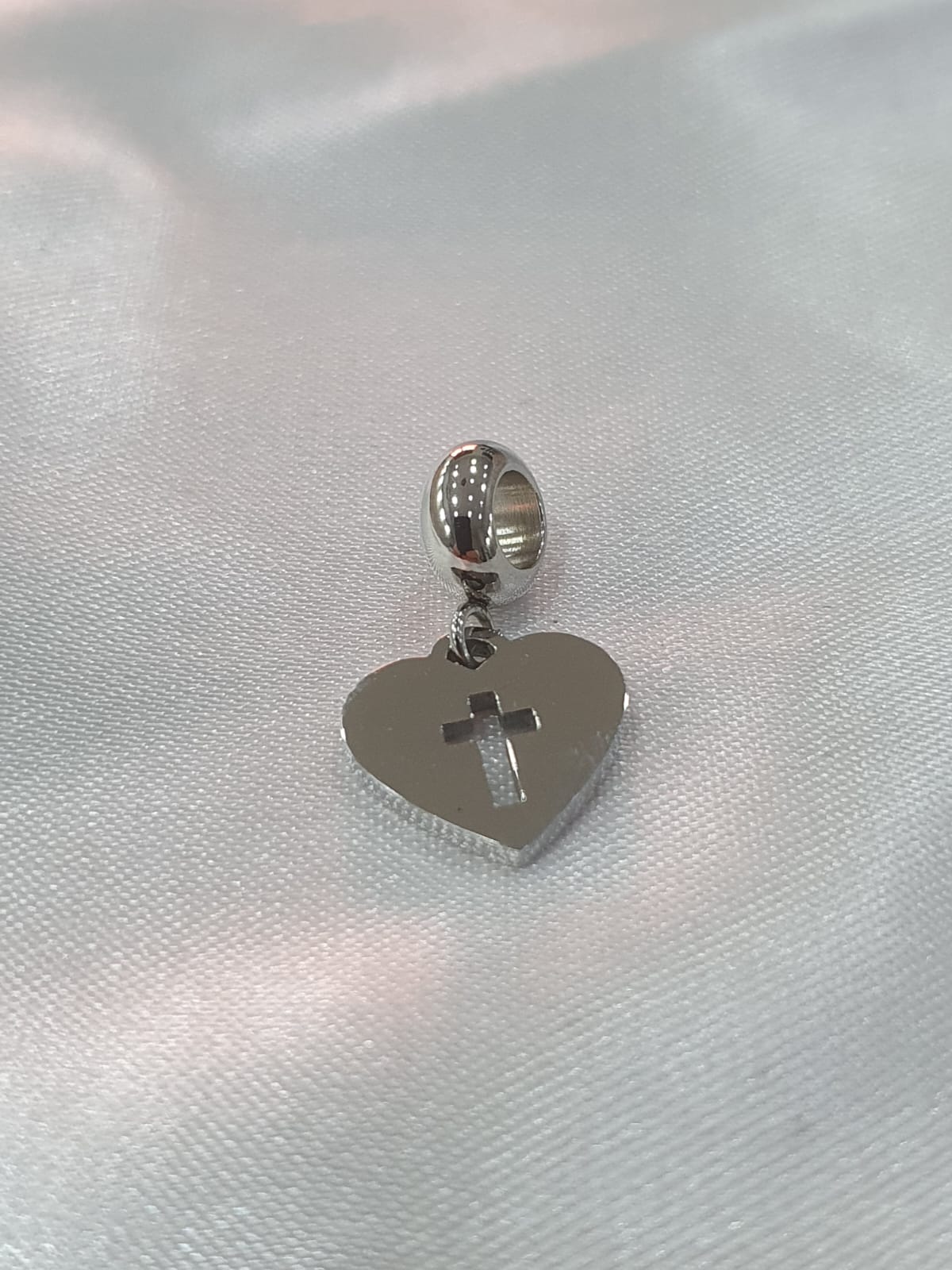 Berloque Coração Cruz Vazado