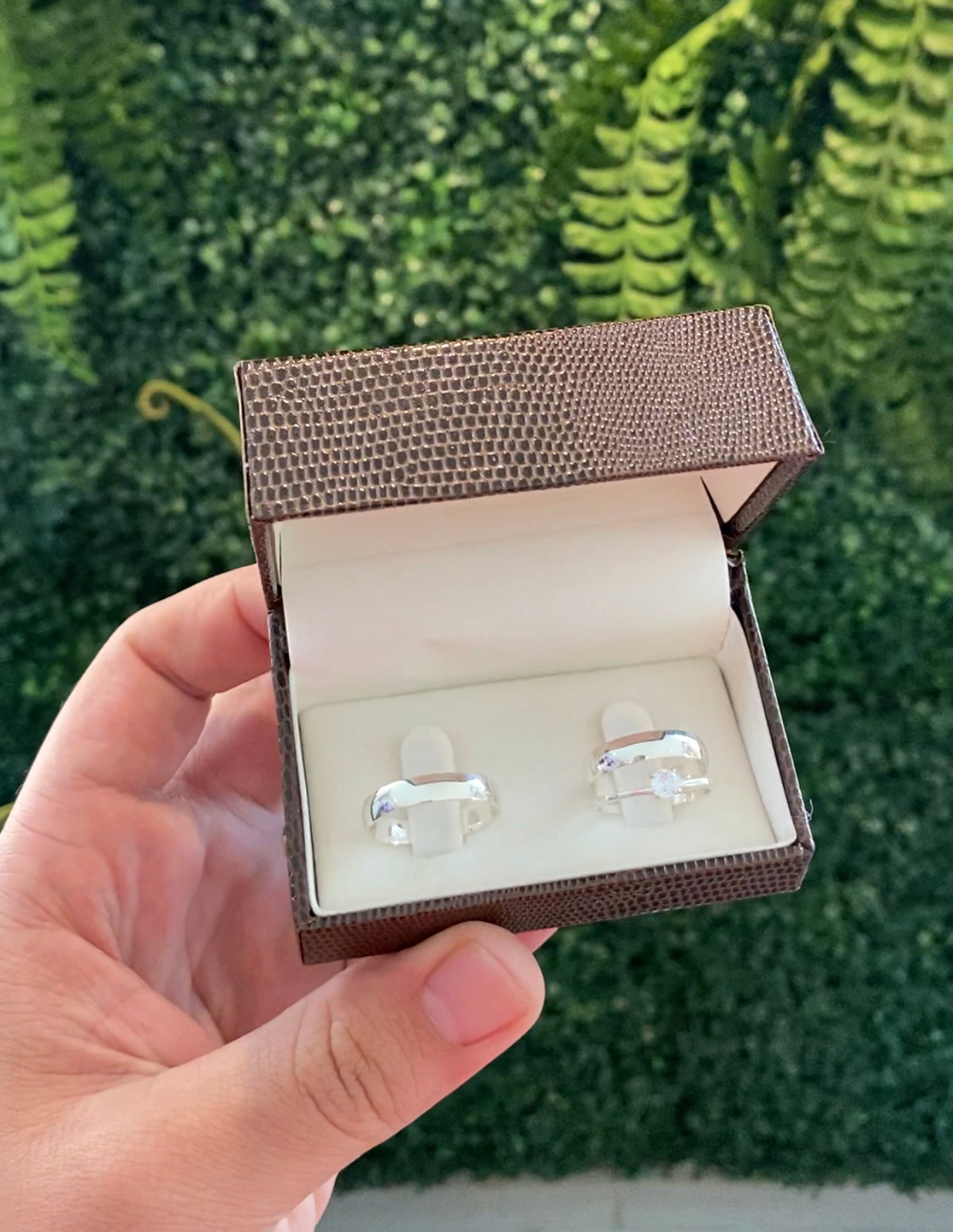 Alianças De Namoro Abaulada Lisa 4 MM + Anel Solitário Prata 925