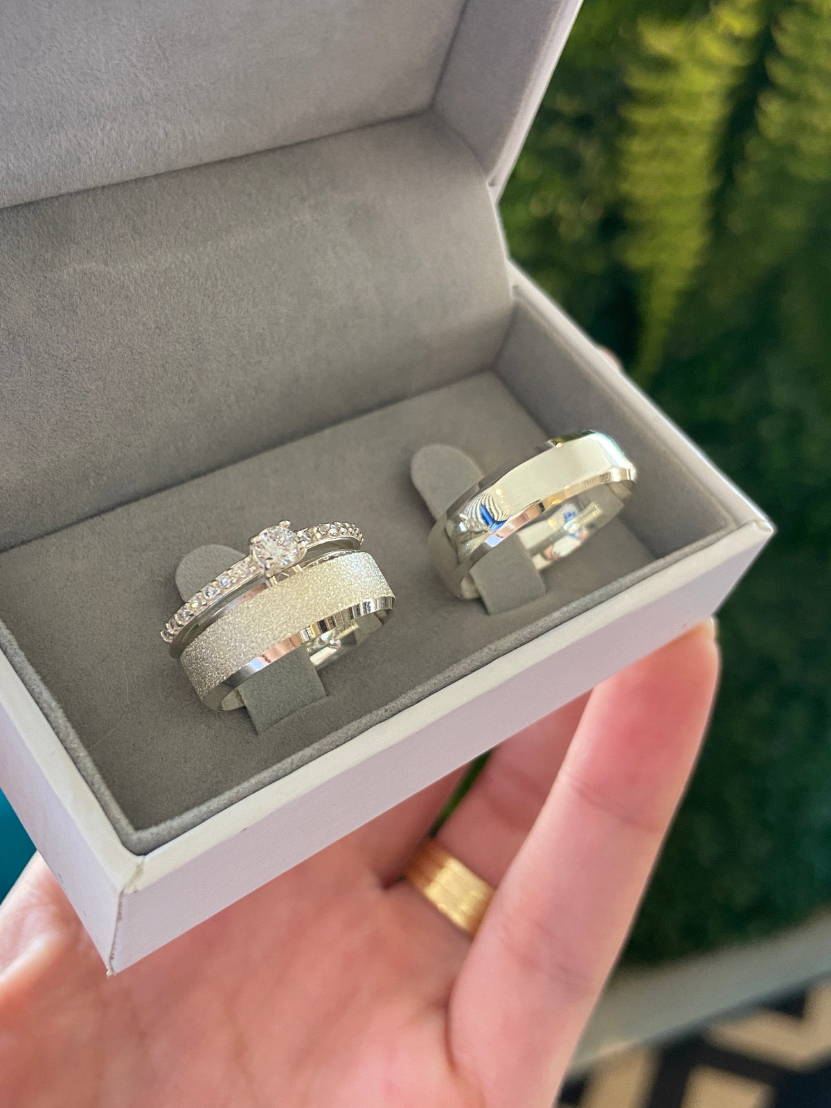 Alianças De Namoro Chanfrada 6 MM + Anel Solitário Prata 925