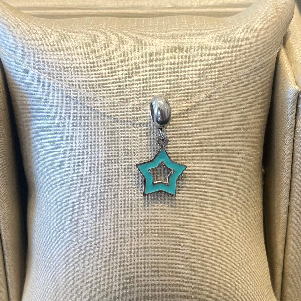 Berloque Pendurado Estrela vazada