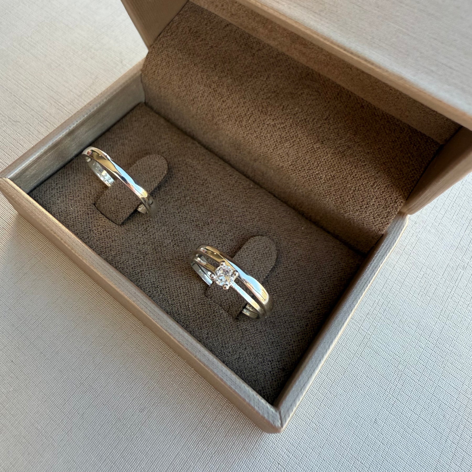 Par de Alianças Classic 2 MM + Anel Solitário Prata 925