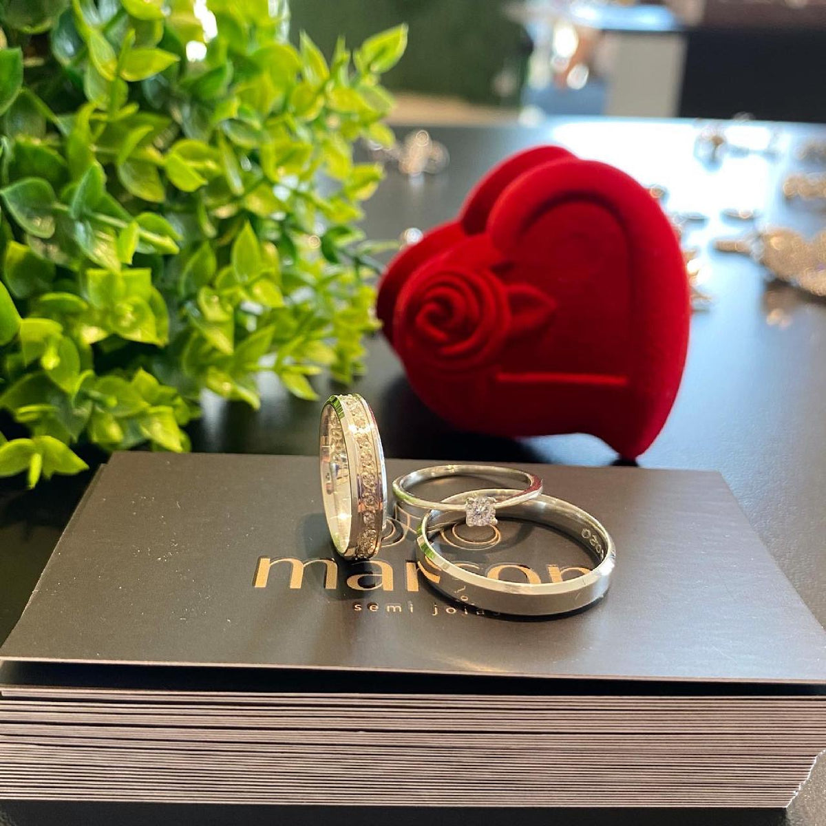 Alianças De Namoro Chanfrada Cravejada 4 MM + Anel Solitário Prata 925