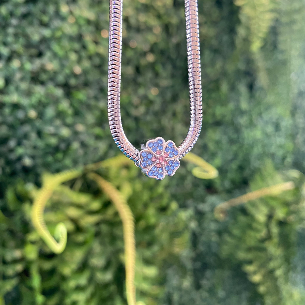 Berloque Separador Cravejado Azul e Rosa