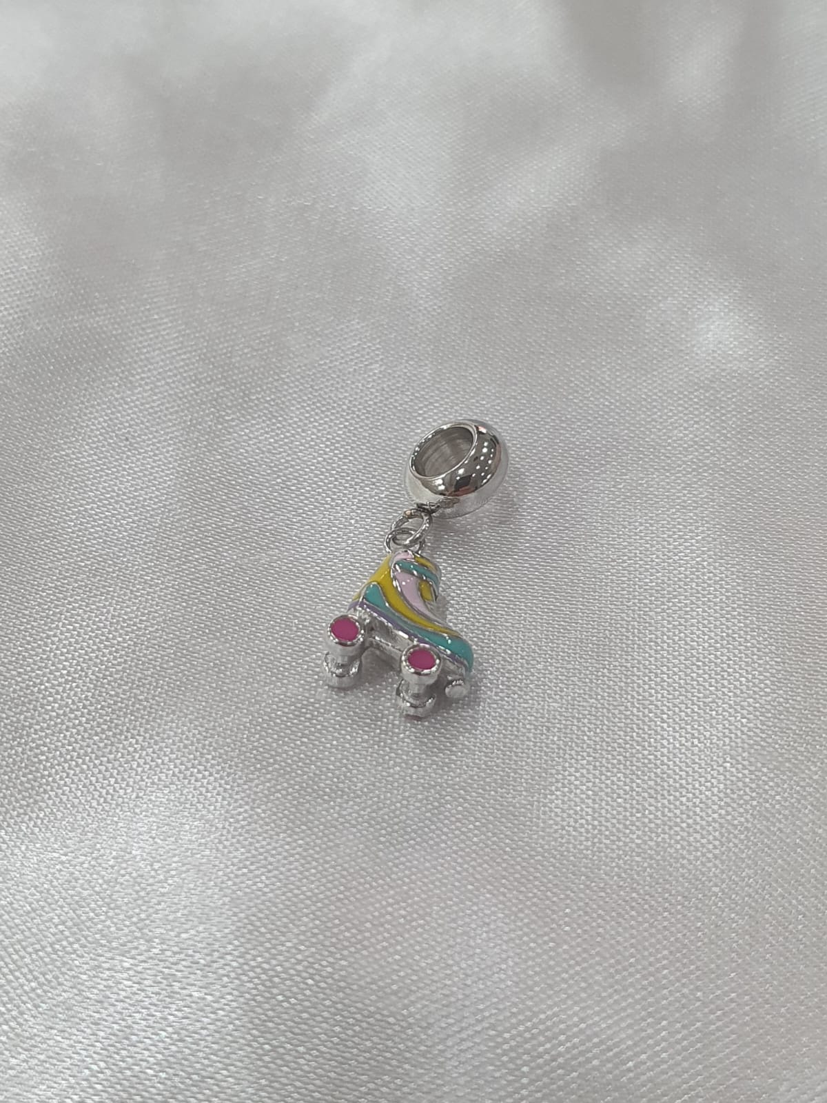 Berloque Patins Colorido