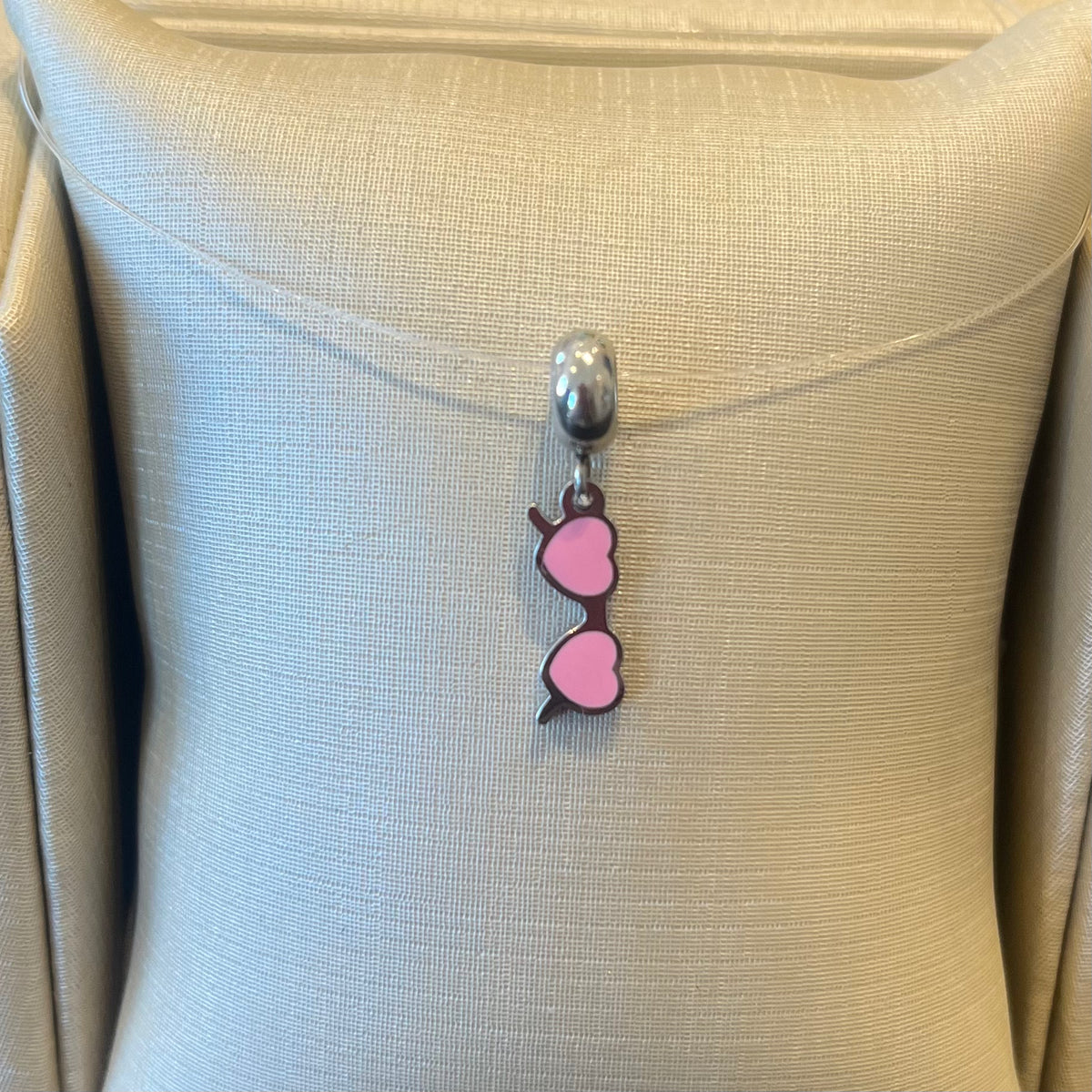 Berloque Óculos Rosa