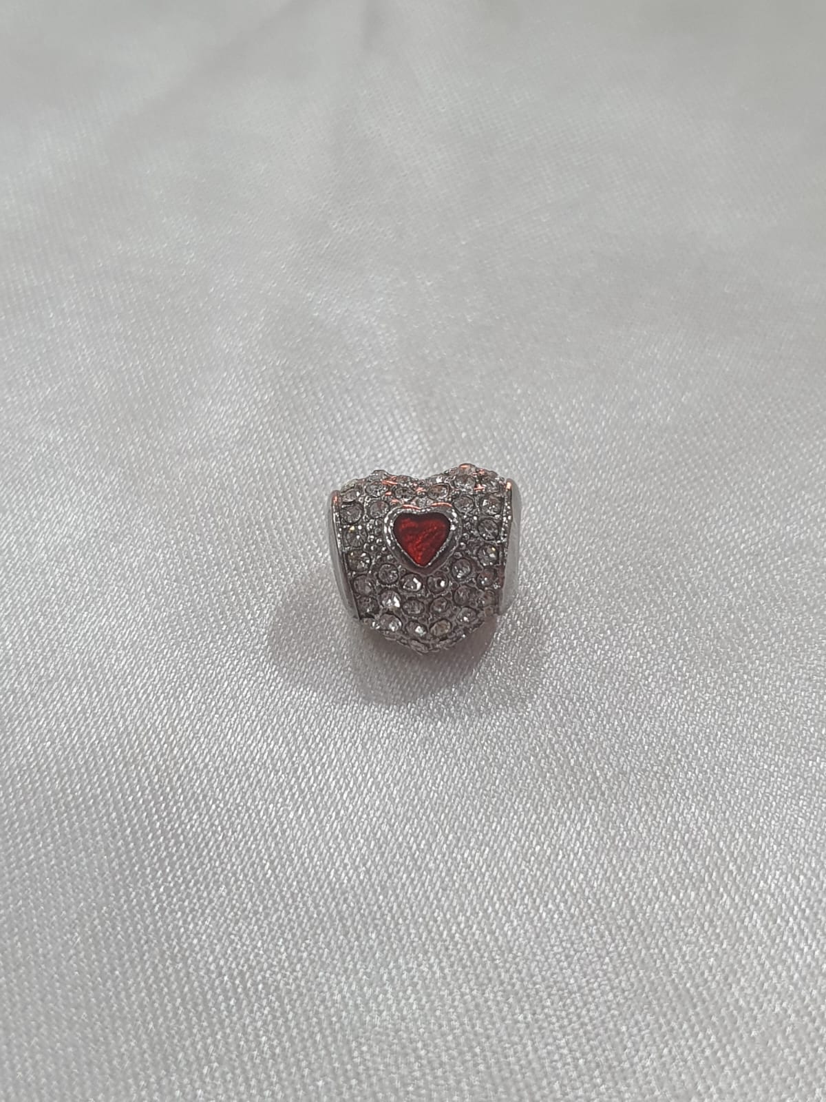 Berloque Coração Cravejado Vermelho