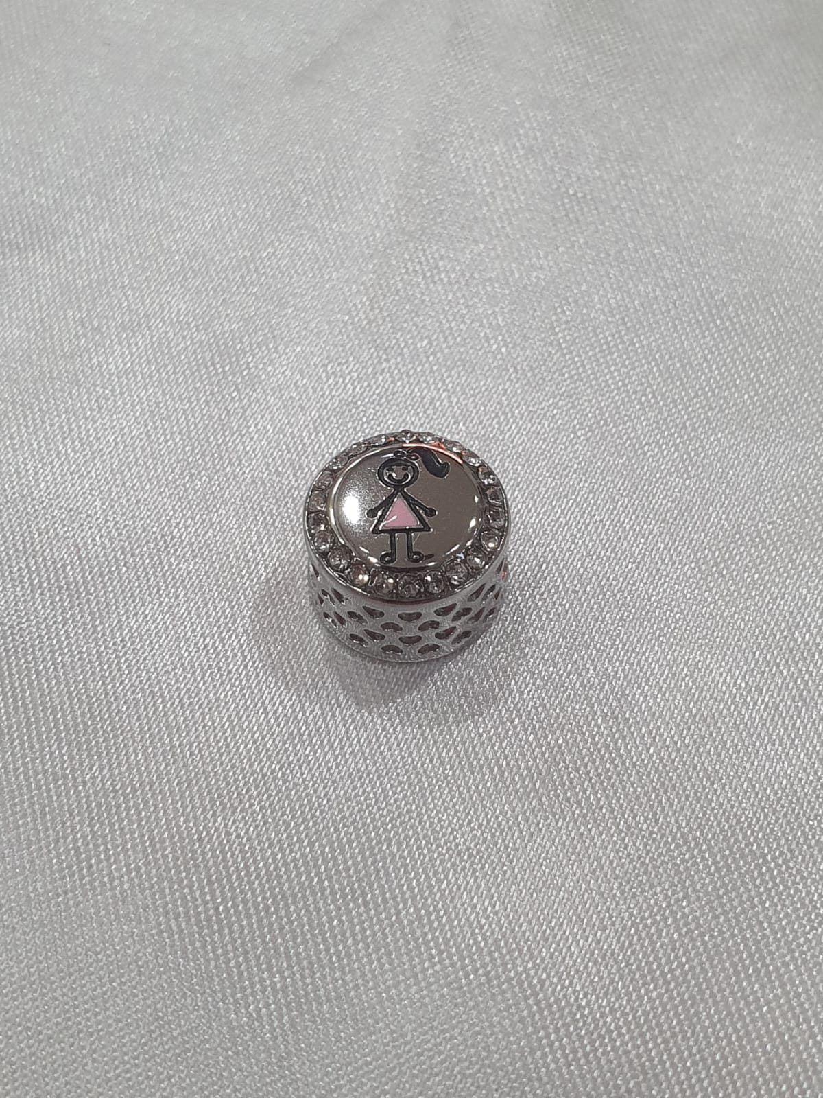 Berloque Separador Menina Cravejado