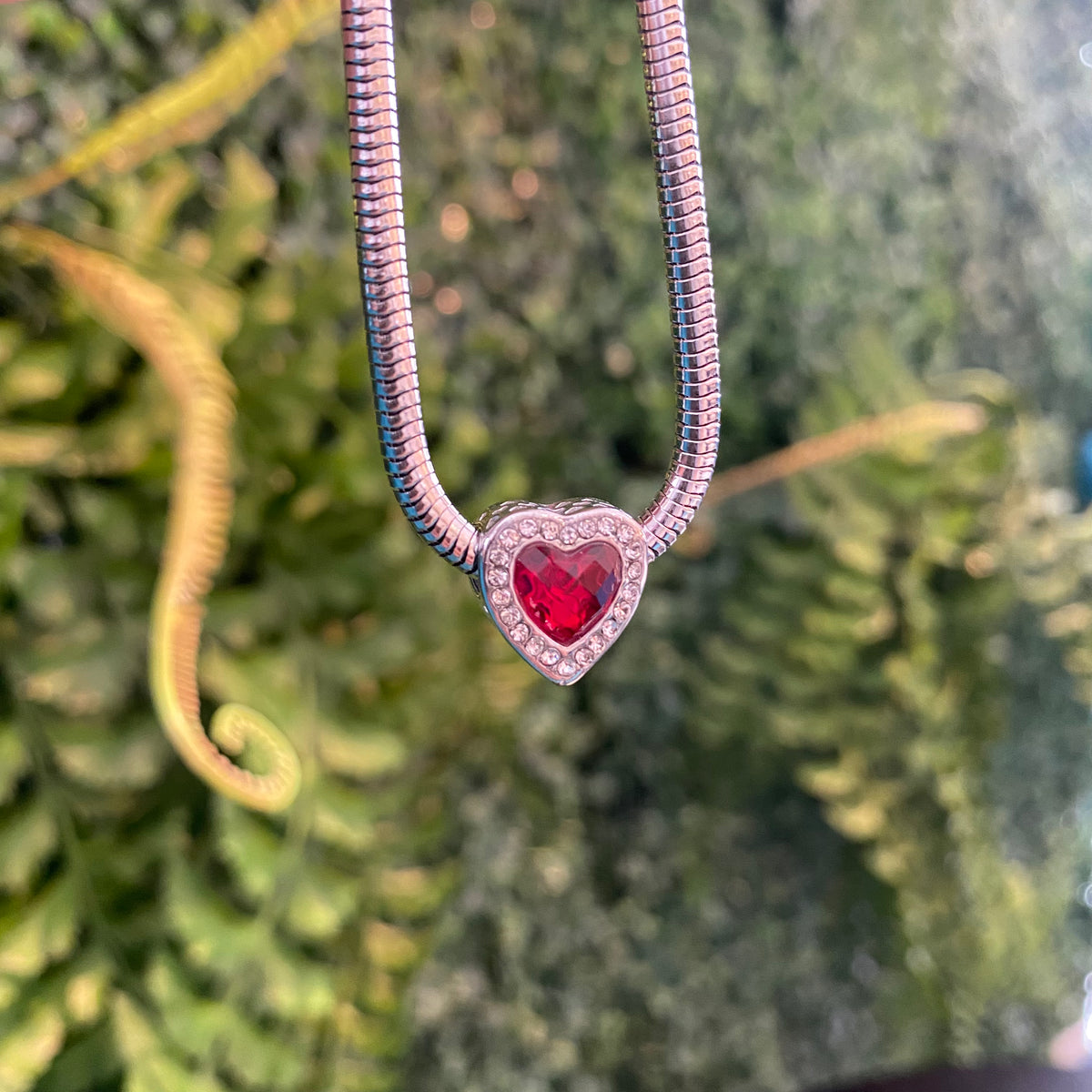 Berloque Separador Coração Vermelho Cravejado