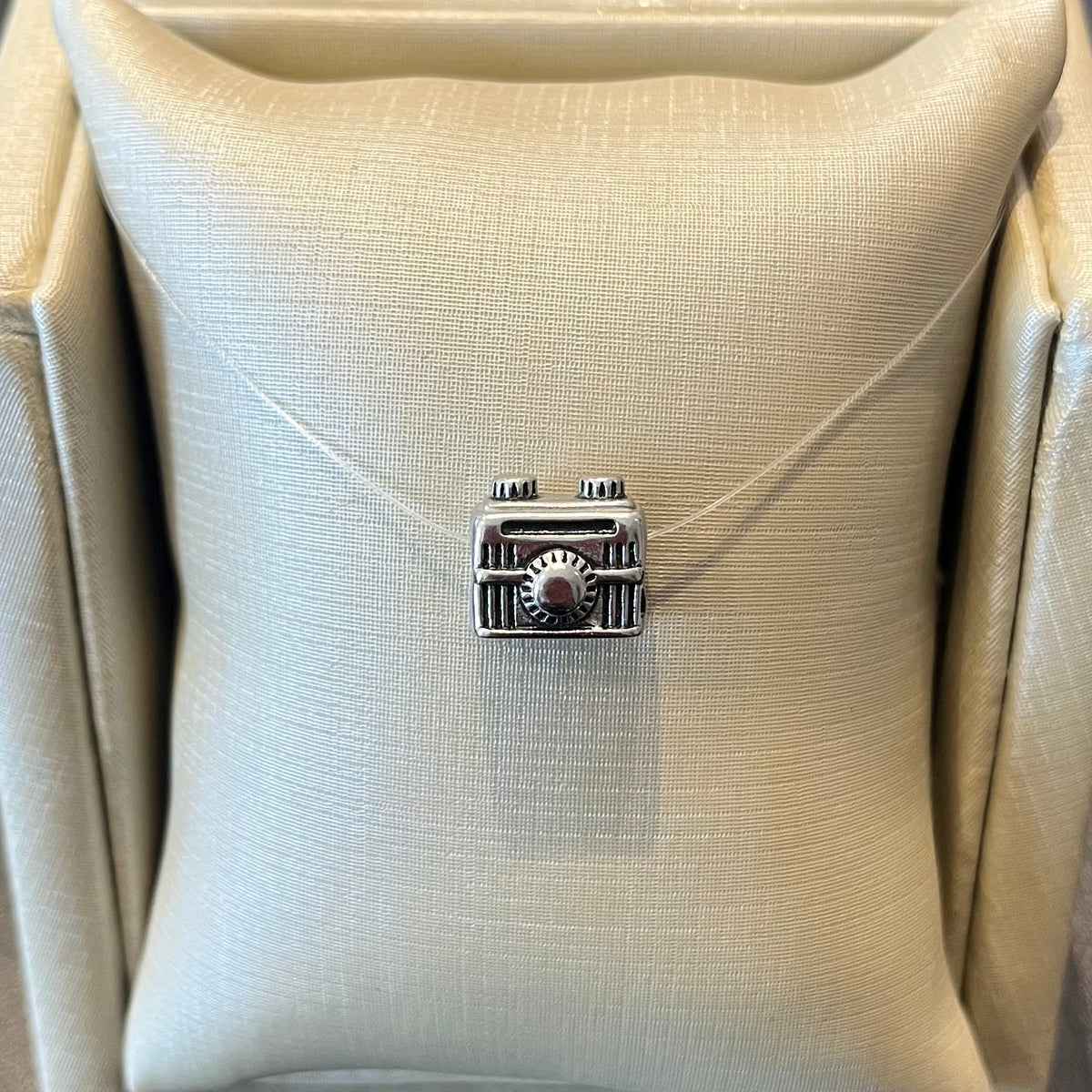 Berloque Separador Câmera Retrô