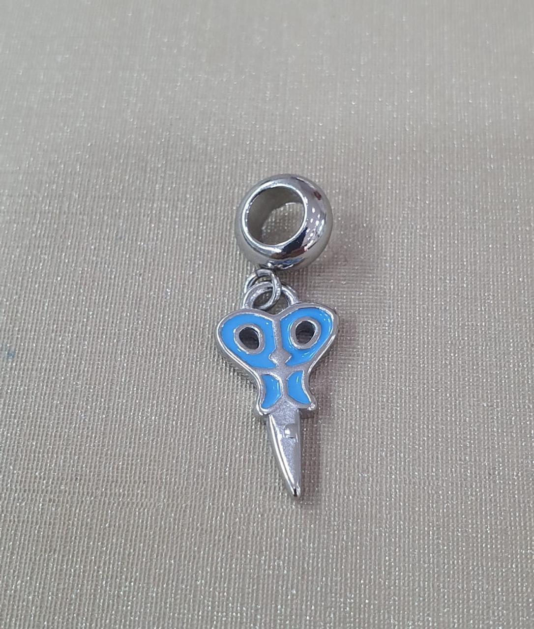 Berloque Tesoura Azul