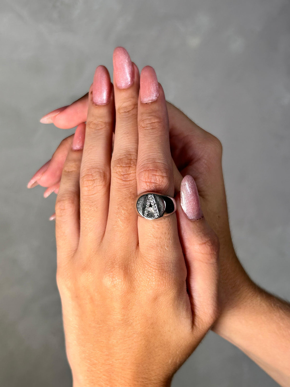 Anel Dedinho Inicial A Cravejado