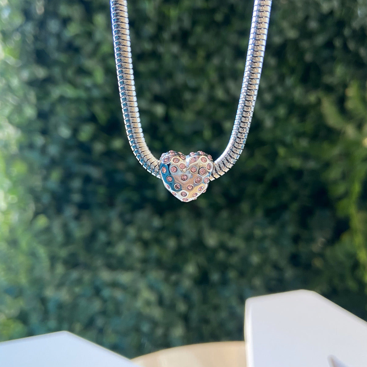 Berloque Coração Cravejado Rosa