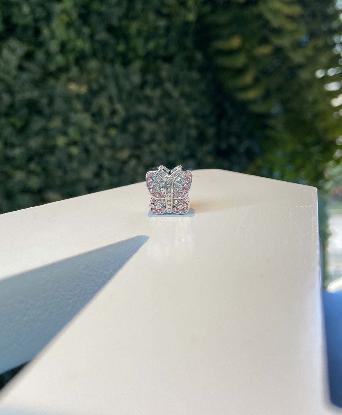 Berloque Borboleta Cravejada rosa