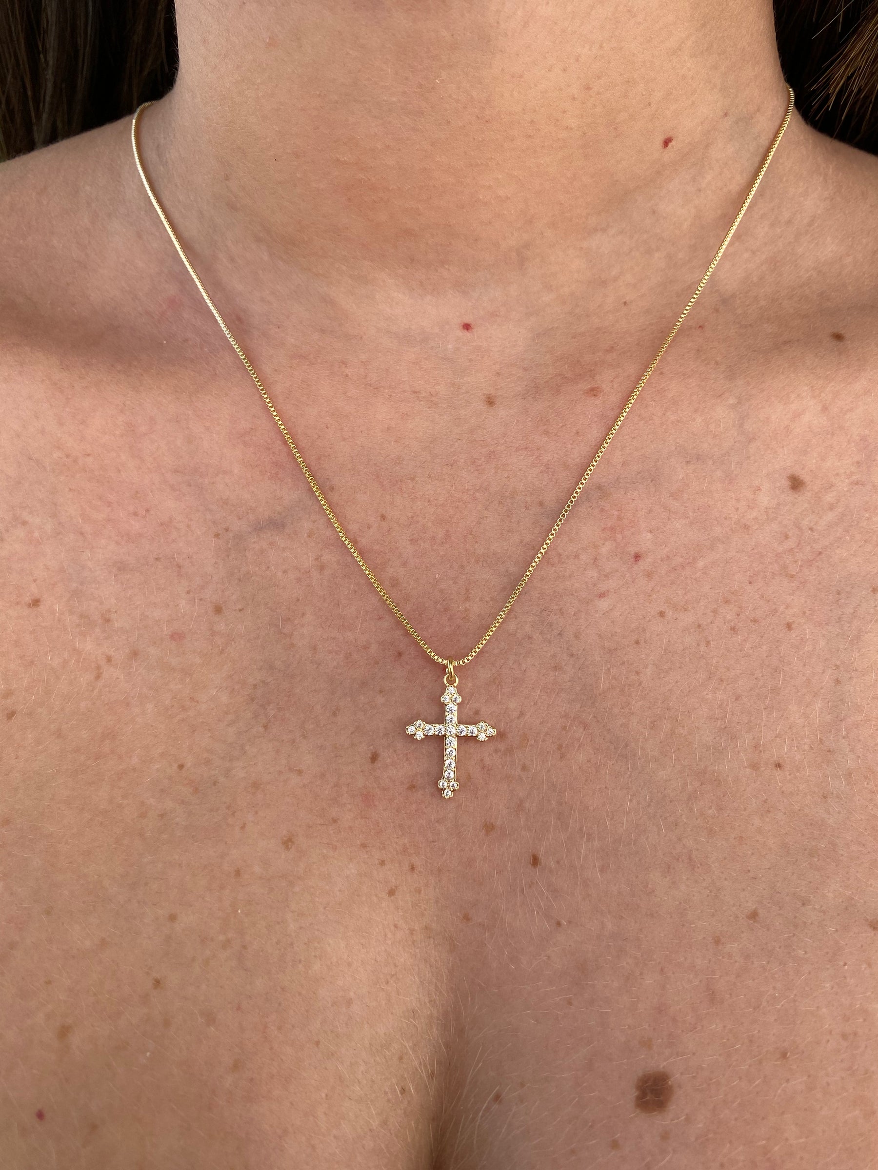 Colar Cruz Cravejado Banhado a Ouro 18K