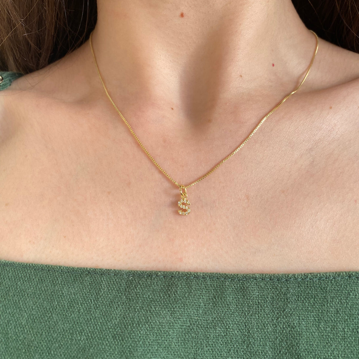 Colar Inicial Cravejado Banhado a Ouro 18K