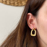 Brinco Quadrado Vazado