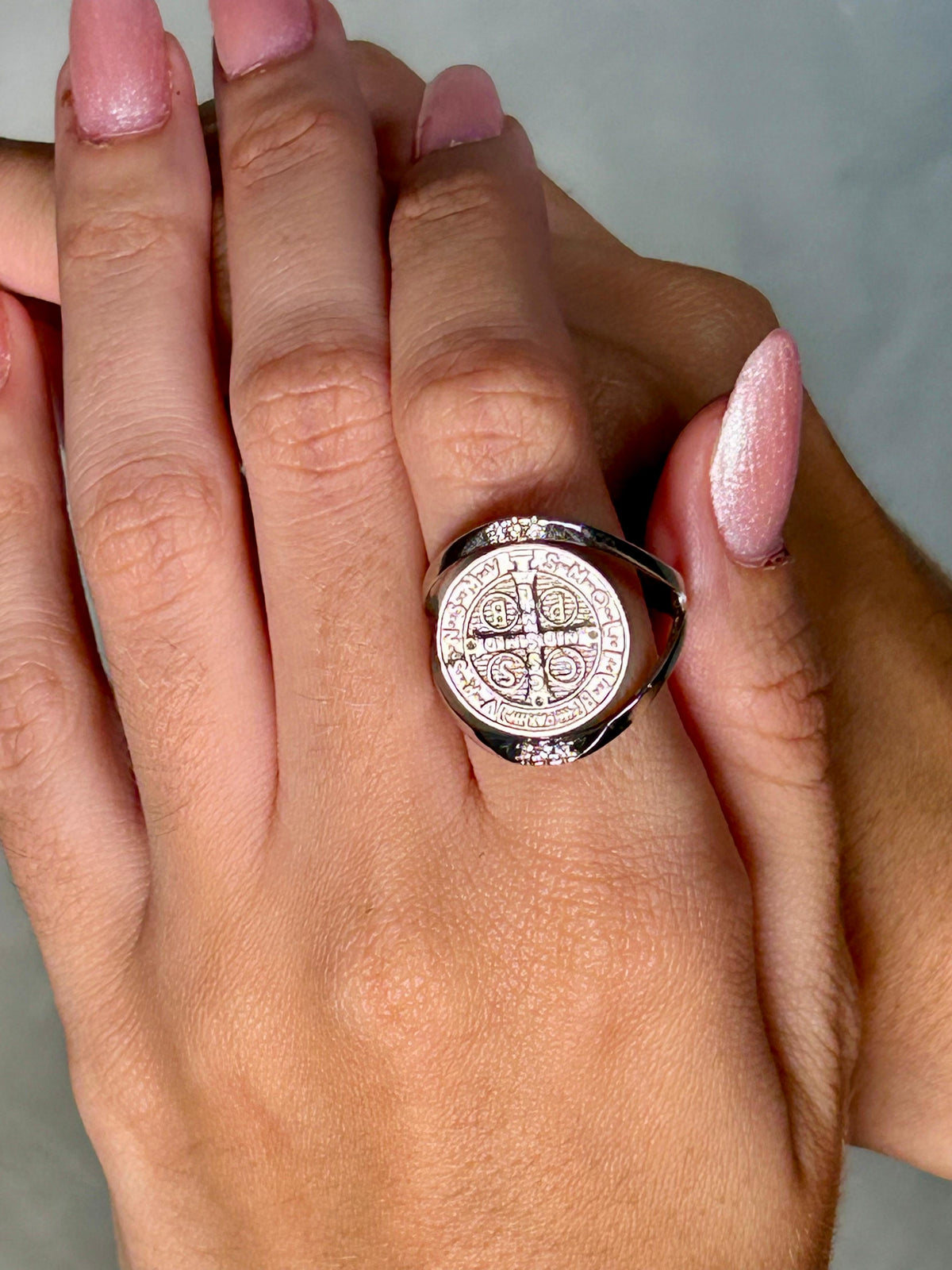 Anel Cruz do Santo Padre Bento