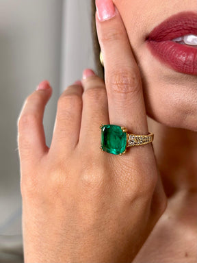 Anel Pedra Verde Cravejado Banhado a Ouro 18K
