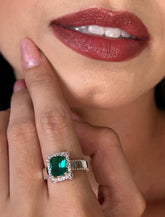 Anel Pedra verde Cravejado Zirconia