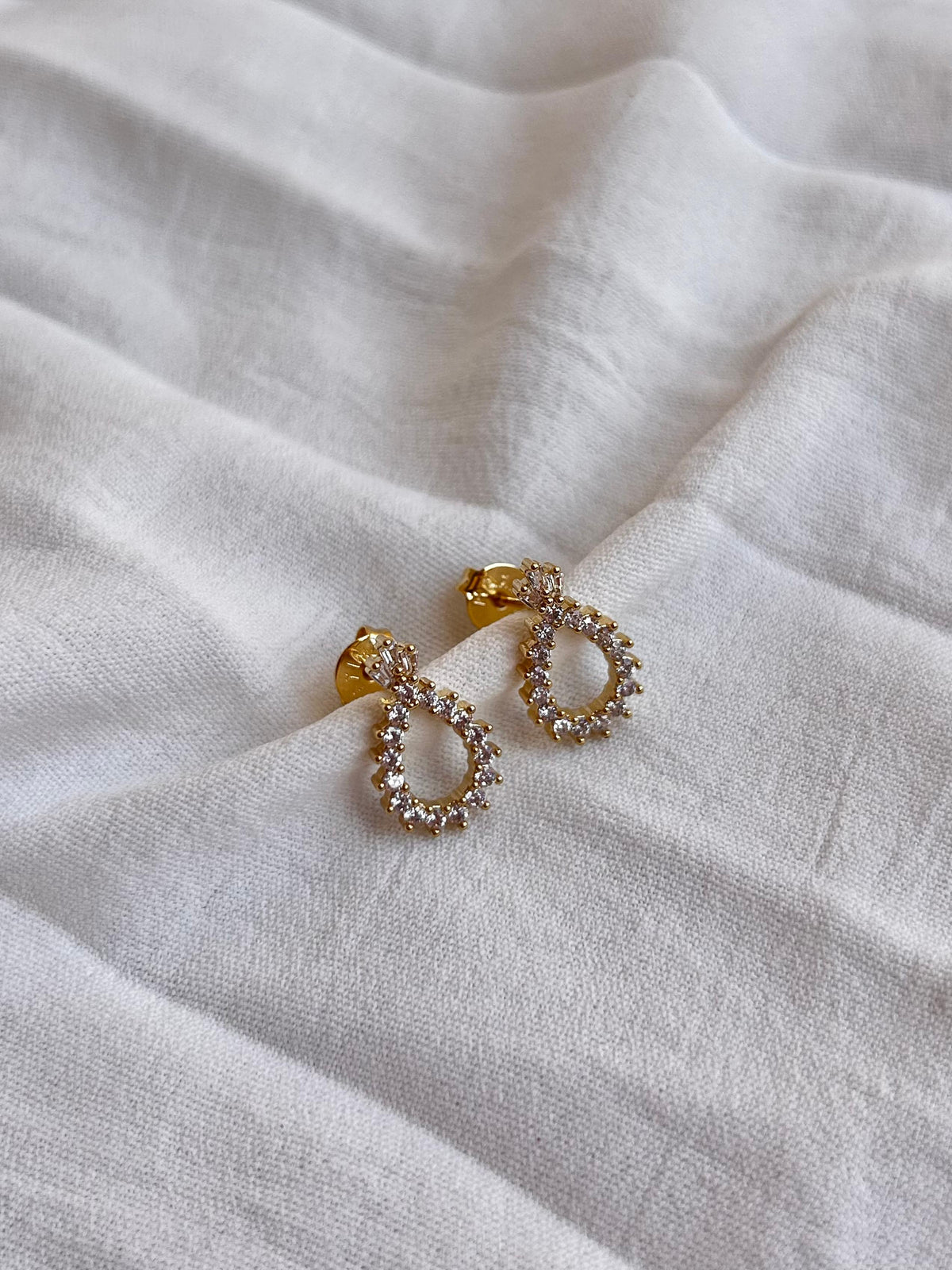 Brinco Cravejado Banhado a Ouro 18K
