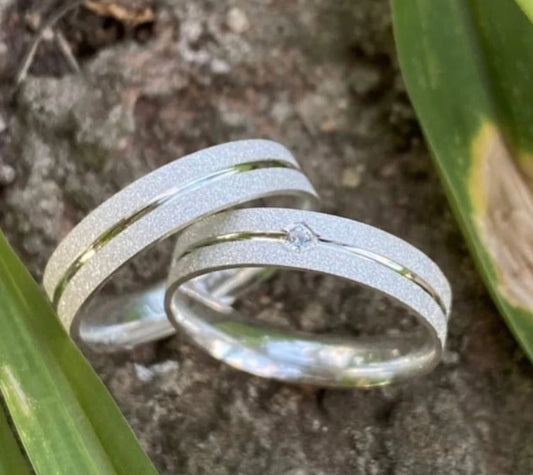 Alianças De Namoro Diamantada Com Friso 4 MM Prata 925