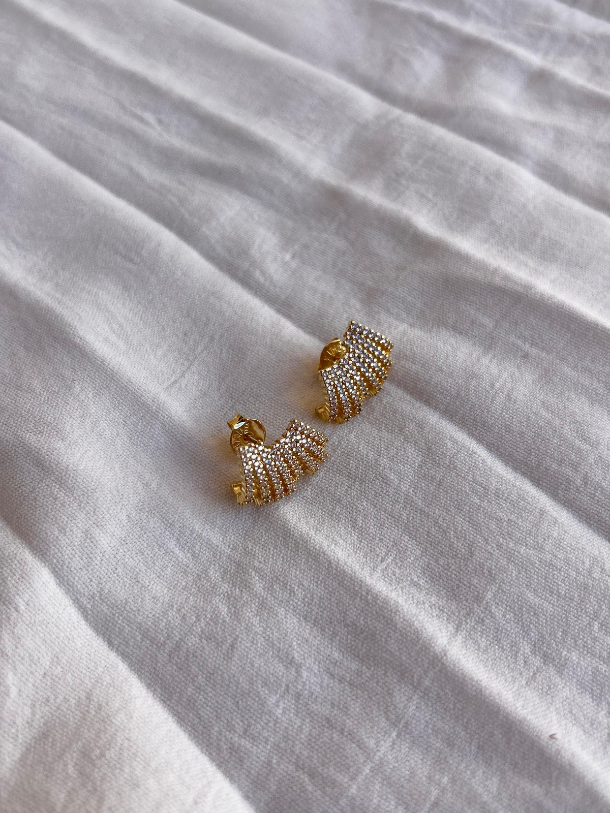 Brinco Cravejado Banhado a Ouro 18K