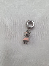 Berloque Menina Rosa