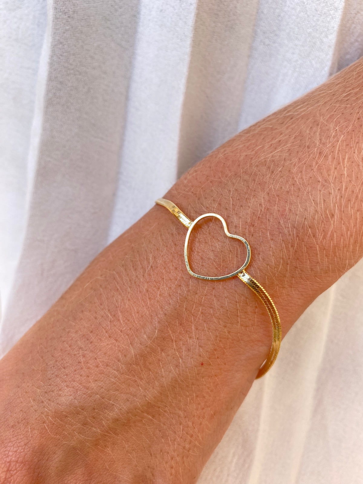 Pulseira Coração Vazado Banhada a Ouro 18K