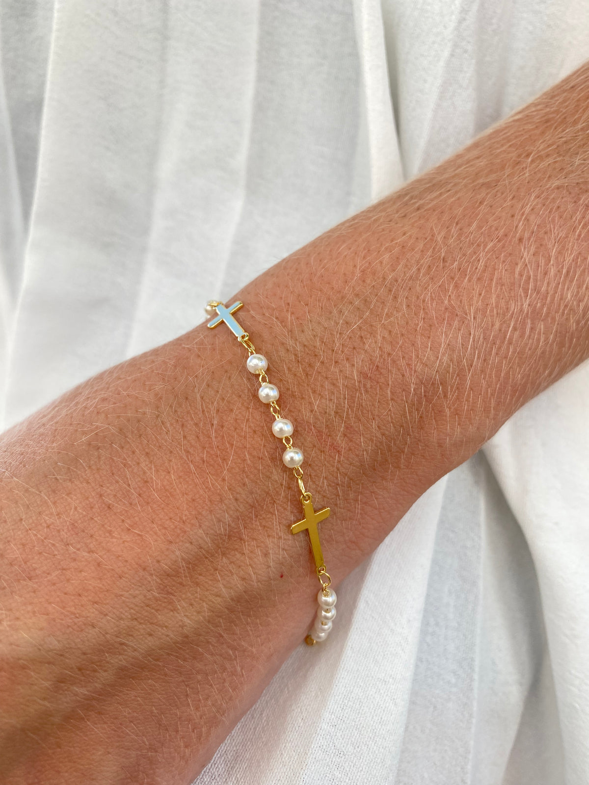 Pulseira Perola Cruz Banhada a Ouro 18K
