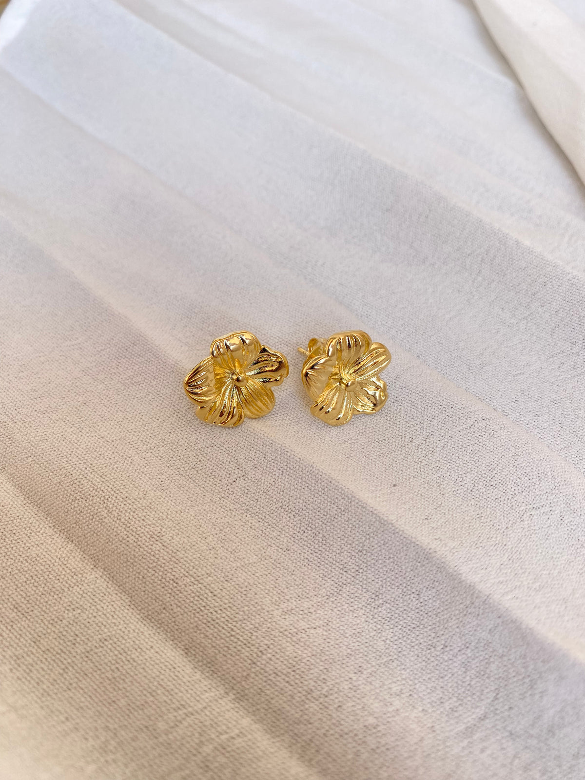 Brinco Flor Banhado a  Ouro 18K