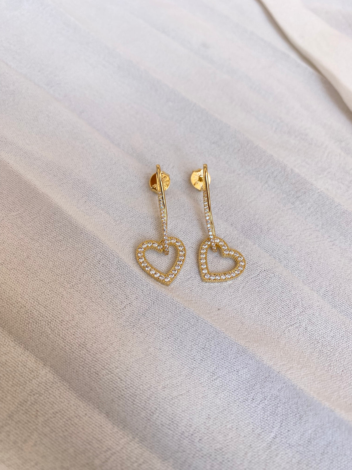 Brinco Coração Cravejado Banhado a  Ouro 18K
