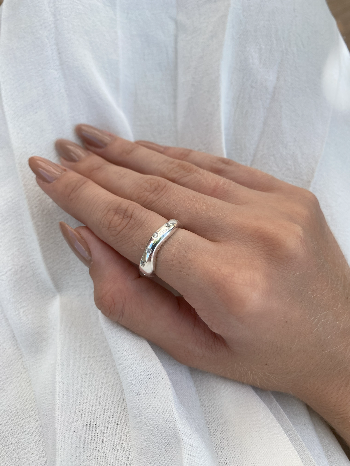 Anel Ondas com Pedras