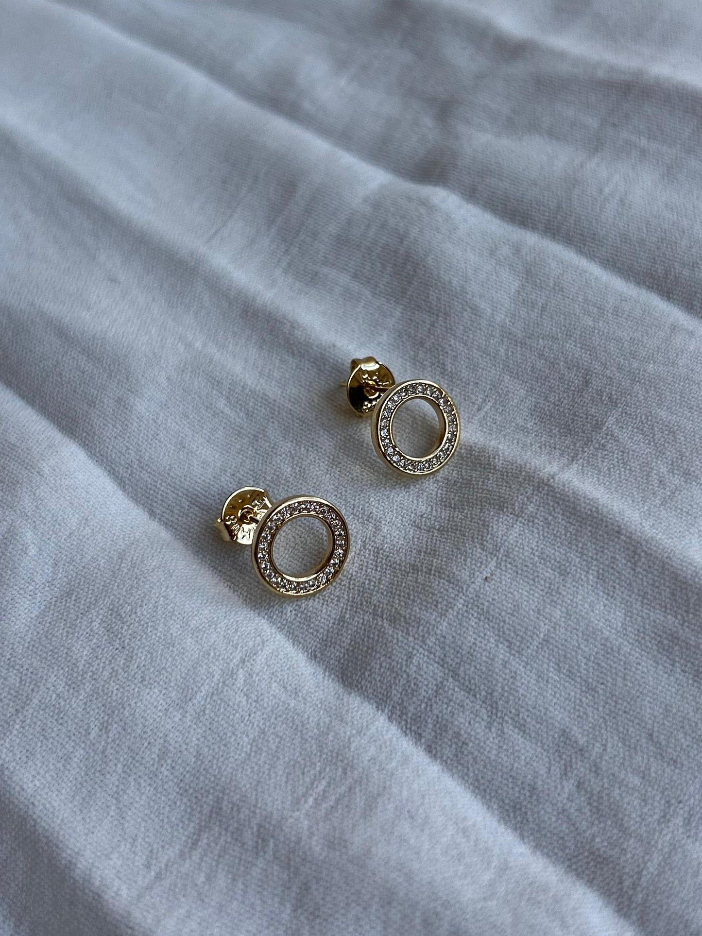 Brinco Cravejado Banhado a Ouro 18K