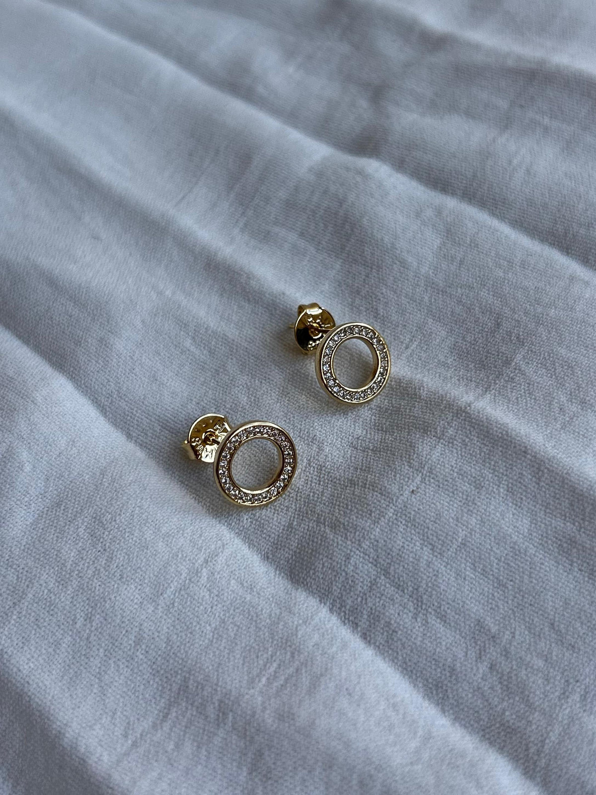 Brinco Cravejado Banhado a Ouro 18K