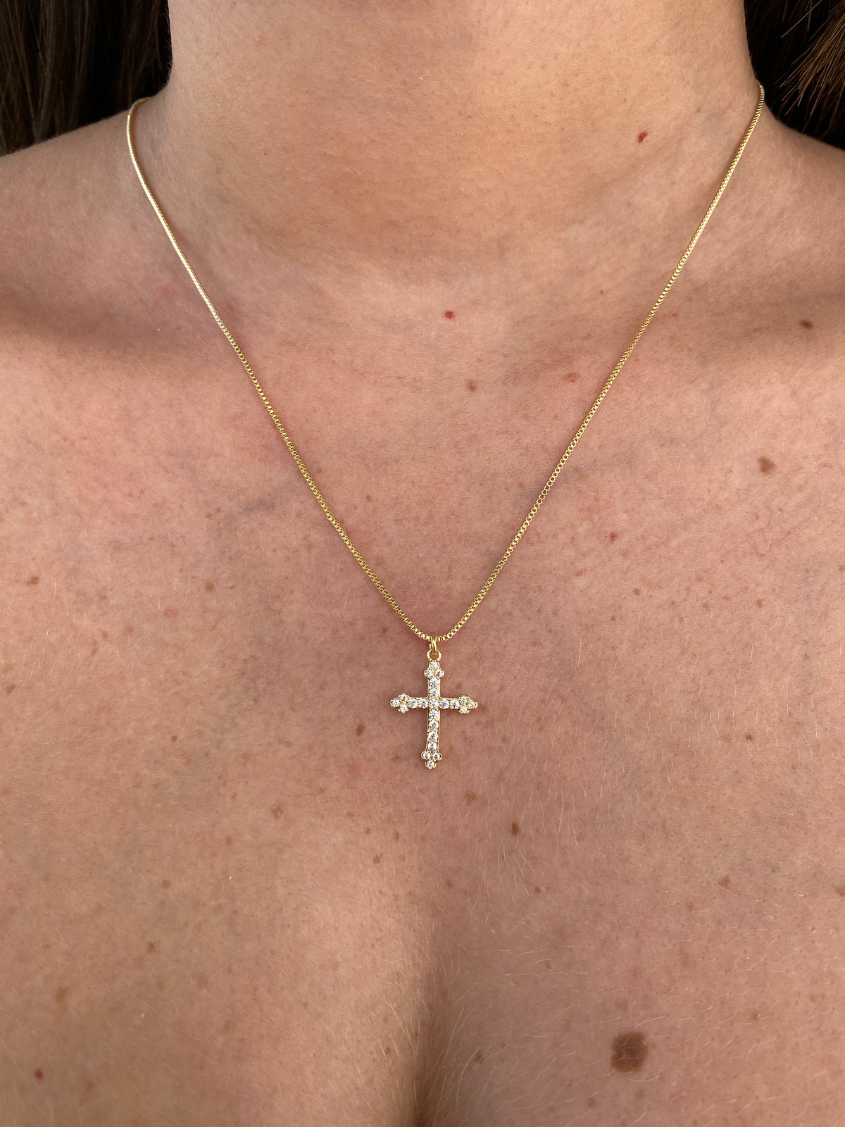 Colar Cruz Cravejado Banhado a Ouro 18K