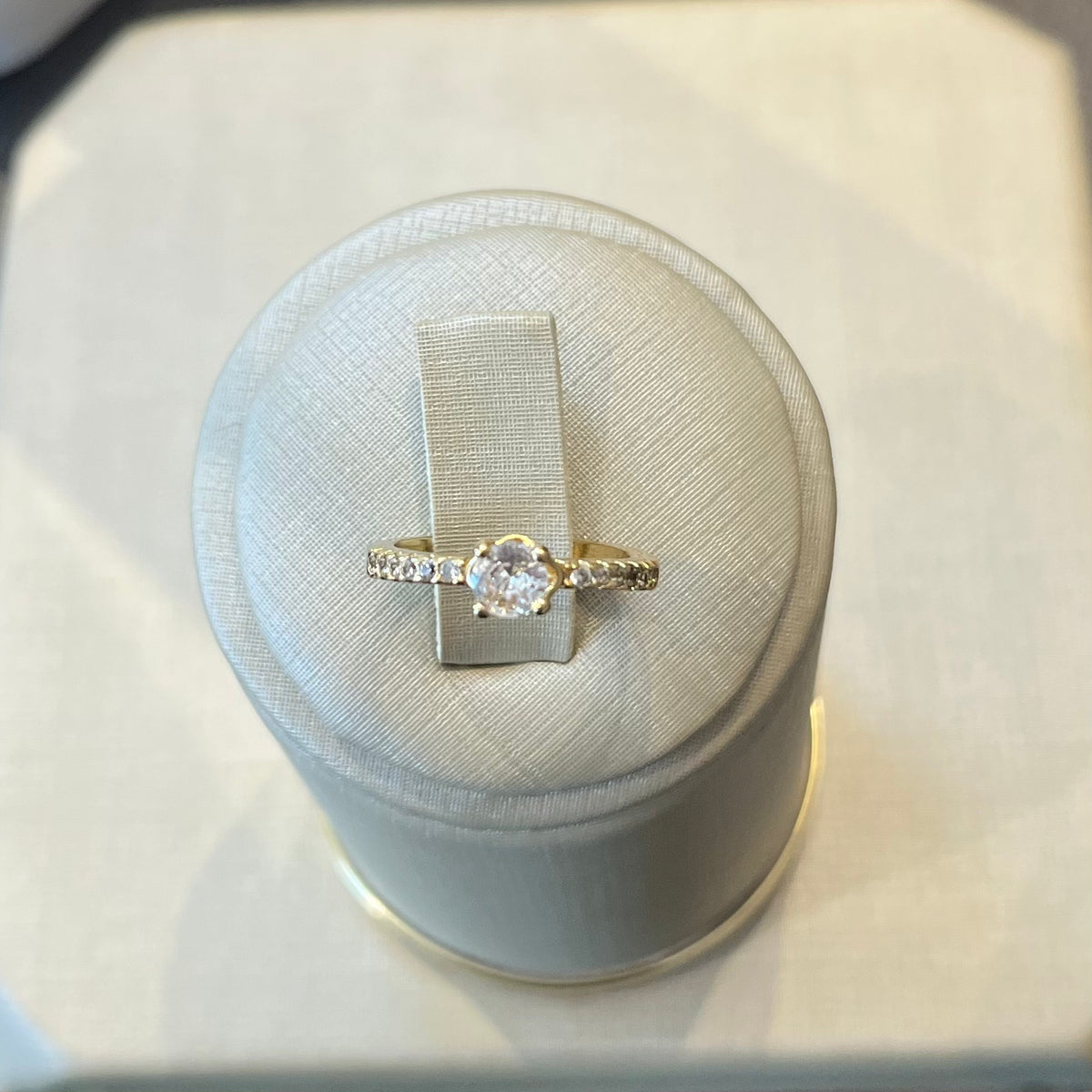 Anel Solitário Banhado a Ouro 18K