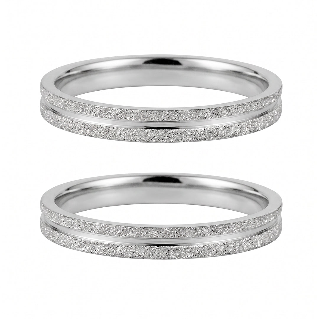 Par de alianças de namoro em prata 925, modelo Turim: com duas faixas diamantadas e friso polido, 3 mm
