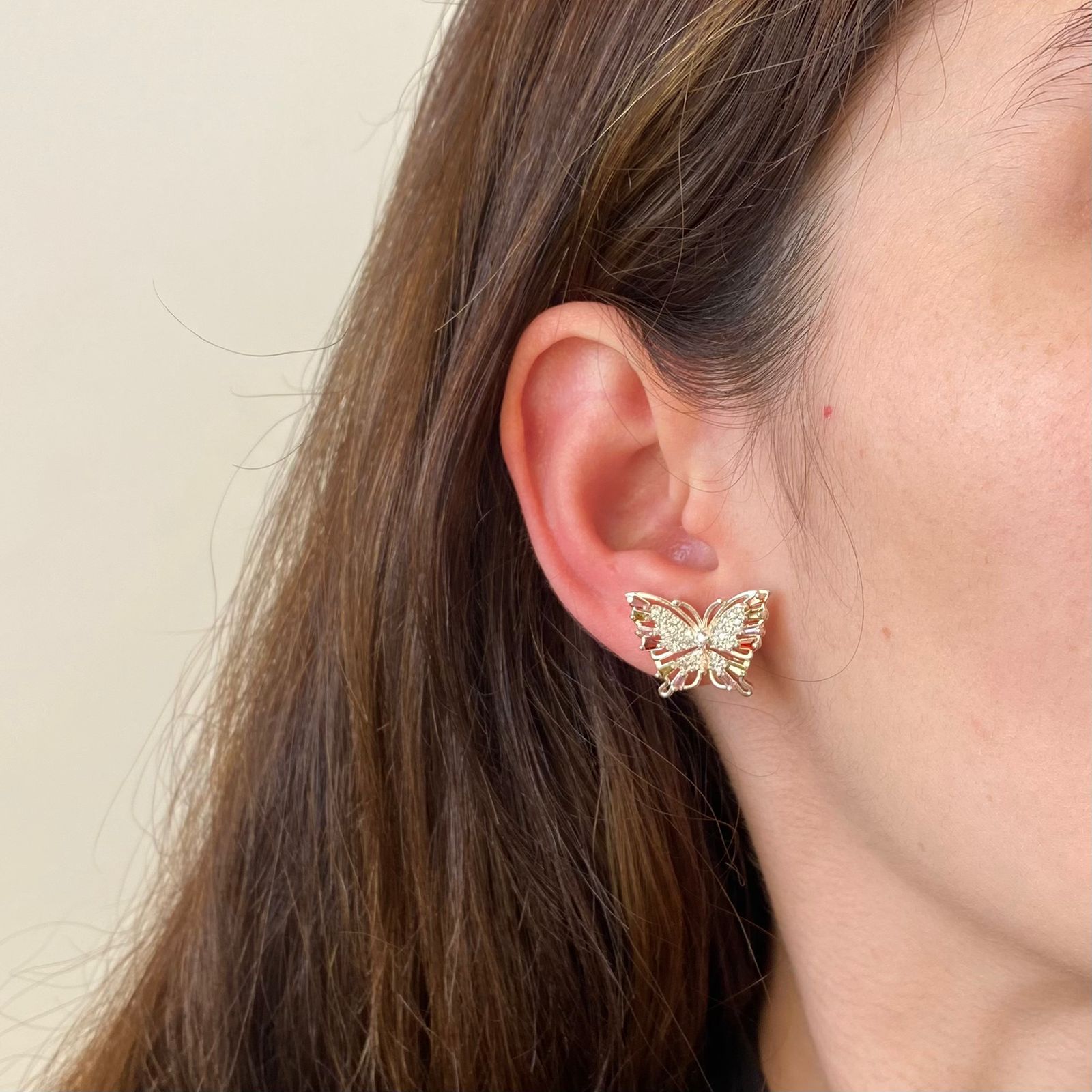 Brinco Borboleta com Pedras Coloridas